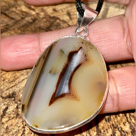 Yellow Stone Montana Fire Agate Pendant 2 1/4” - Picture 5 of 6